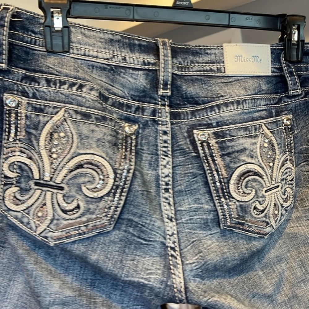 Miss Me Bootcut Jeans Size 29 Curvy Fleur-de-Lis Embellished Pockets Western